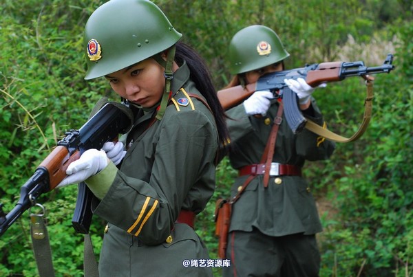 唯美之家 - 外拍军装三模特 第 232 张图片