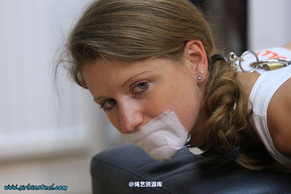girlsinsteel - Strong hogcuffed with chains 第 63 张图片