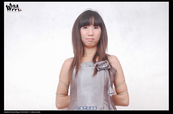 唯美之家 - 2008-10-10绣绣晚礼服 第 23 张图片
