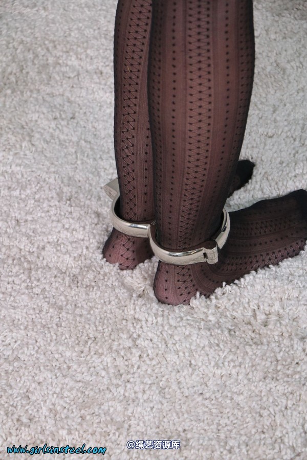 girlsinsteel - Irish 8 hand and footcuffs 第 62 张图片