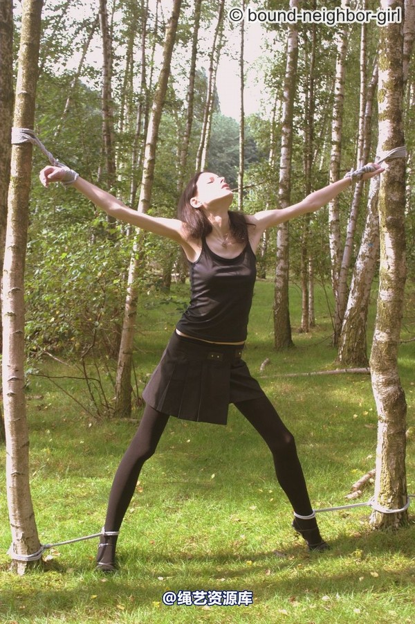 bound-neighbor-girl - Tanja - Tied up in the forest 1 第 17 张图片