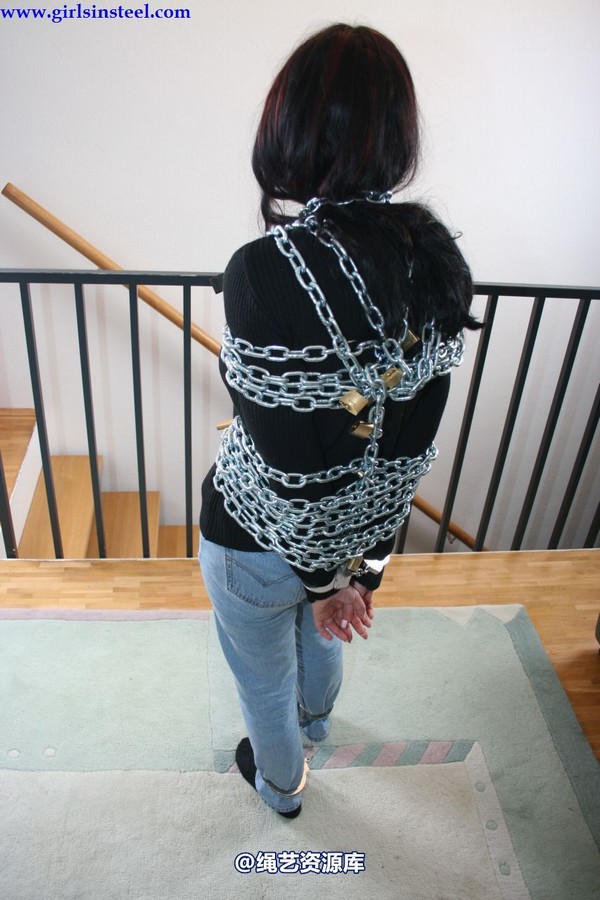 girlsinsteel - Heavy chains and handcuffs 第 48 张图片
