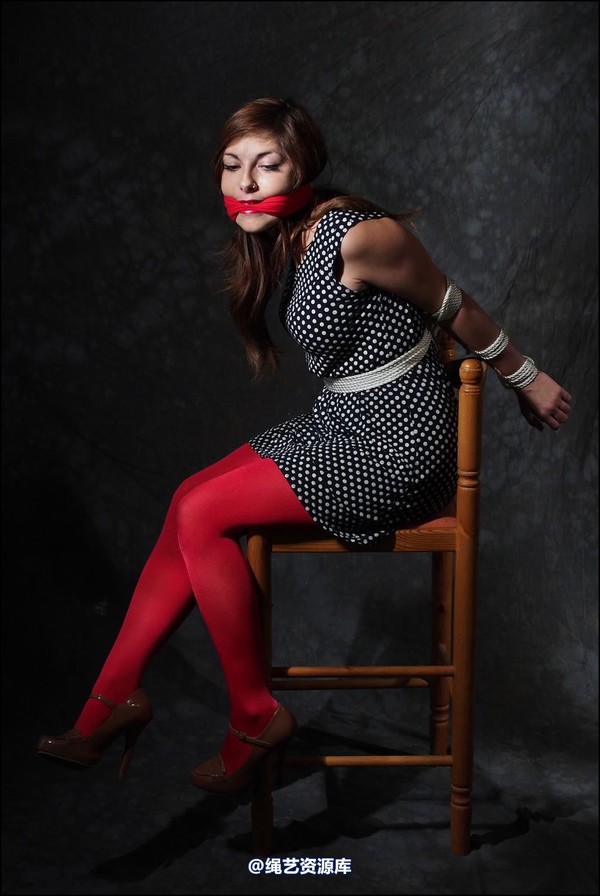 simplytied - She wanted to wear red tights 第 13 张图片