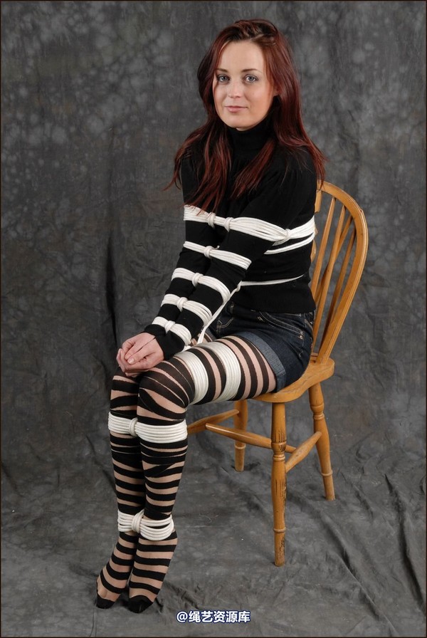simplytied - Jinx in bondage tights 第 21 张图片