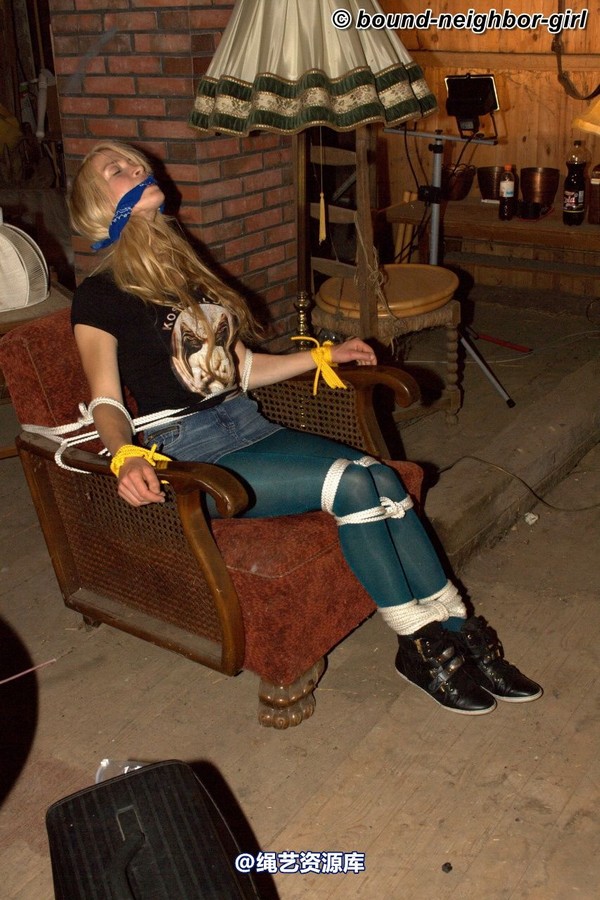 bound-neighbor-girl - Kate - Tied up in the attic 2 第 18 张图片