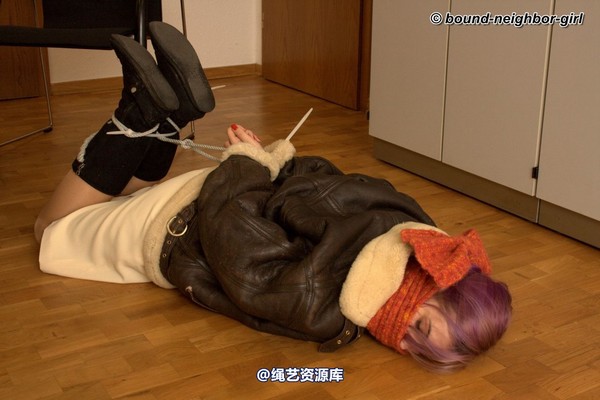 bound-neighbor-girl - Zora - Tied up at the office 第 33 张图片