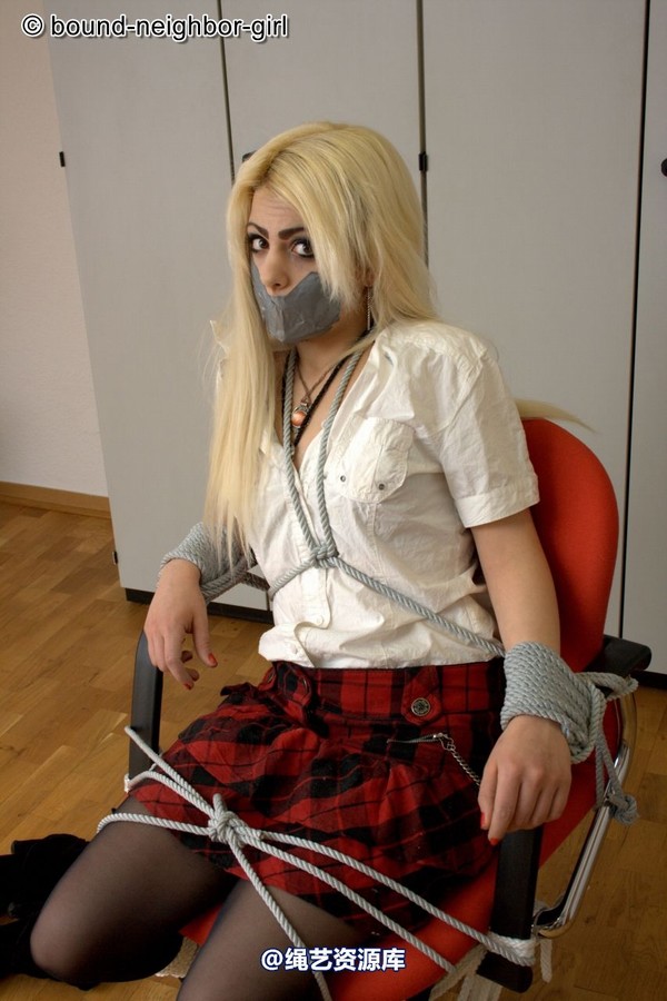 bound-neighbor-girl - Nina A - Office bondage 3 第 40 张图片