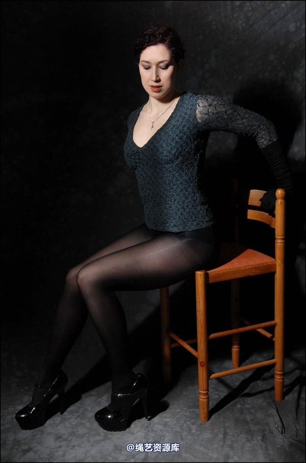 simplytied - Ebony Rose in jumper and tights 第 4 张图片
