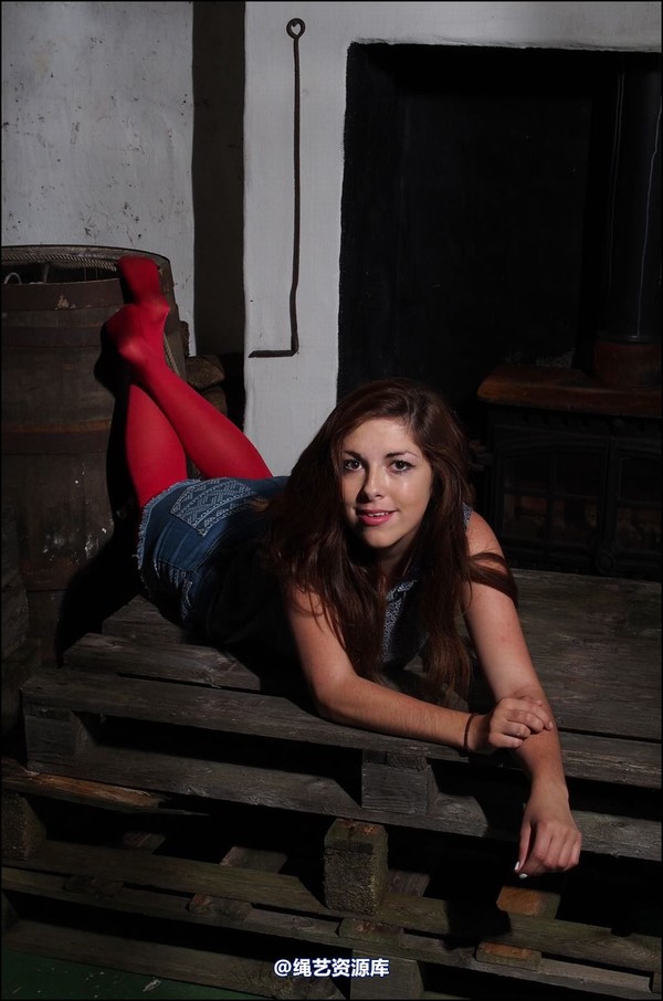 simplytied - Trisha back in red tights 第 5 张图片