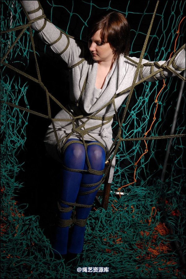 simplytied - Netted in blue tights 第 14 张图片