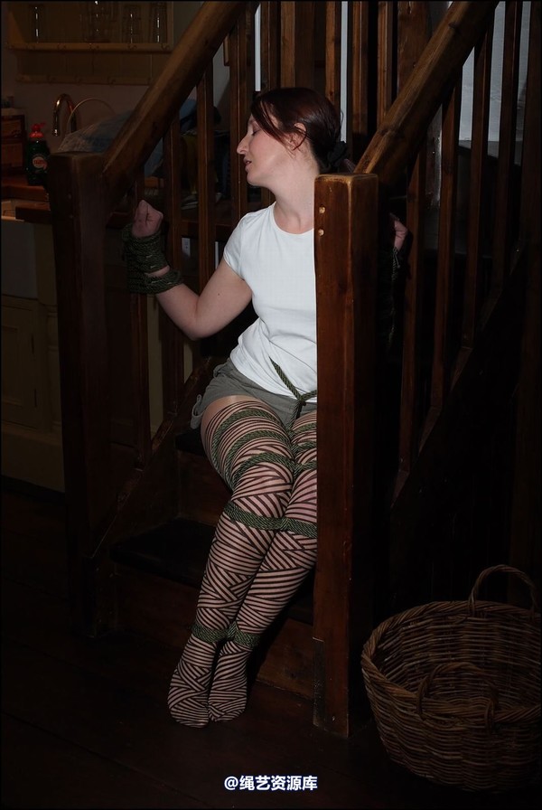 simplytied - SammieB Stair tied 第 17 张图片