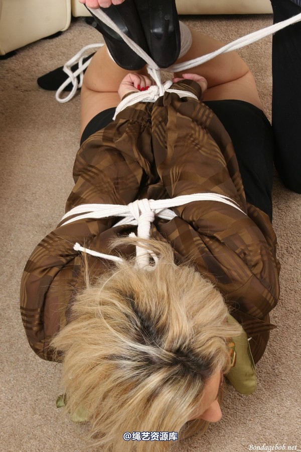 bondagebob - Izzy Tied up at home Pt 4 第 66 张图片