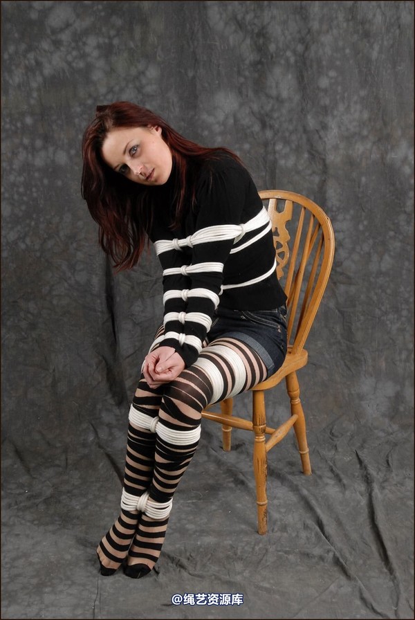 simplytied - Jinx in bondage tights 第 19 张图片