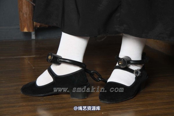 锐度主张 - 黑布鞋白袜镣铐模特：小芳 第 49 张图片