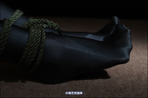 simplytied - Cassie in more black tights 第 28 张图片