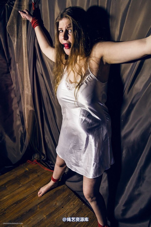 limitedaudience - 2015 alais peach spread in satin 第 30 张图片