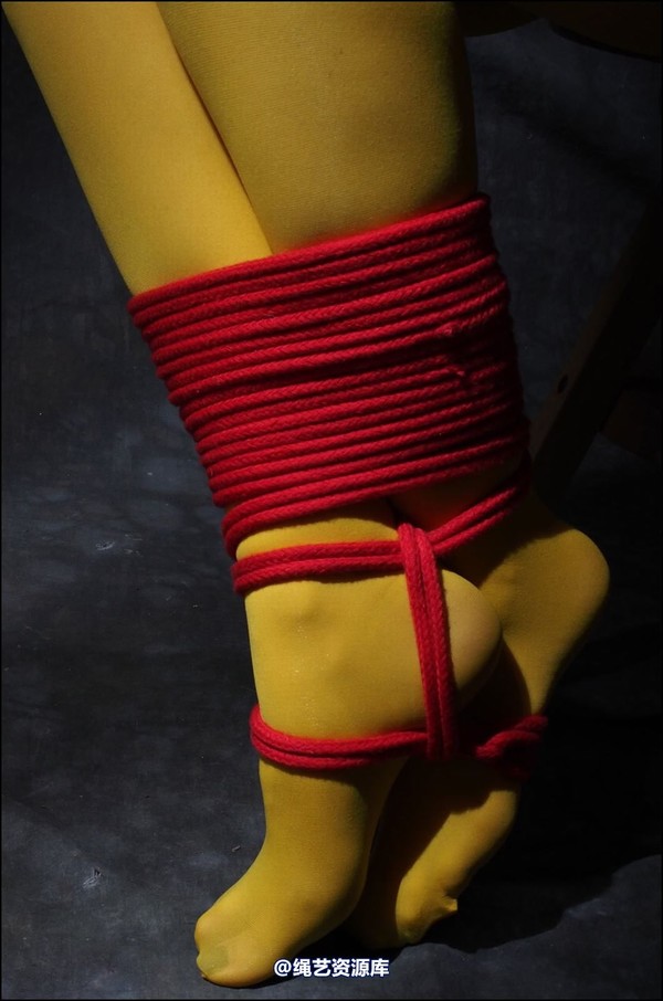 simplytied - Yellow tights red rope 第 21 张图片