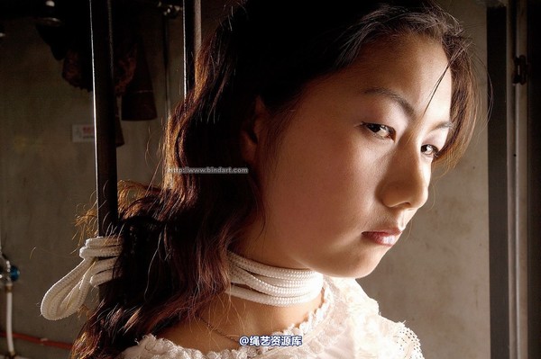 丽柜美束 - 2005-10-21 第 28 张图片