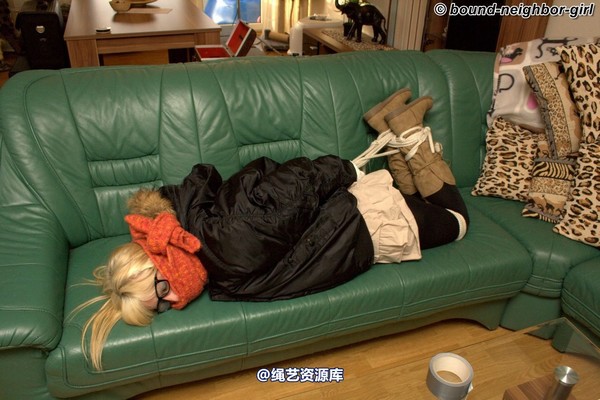 bound-neighbor-girl - Marenka - In winter jacket tied 1 第 22 张图片