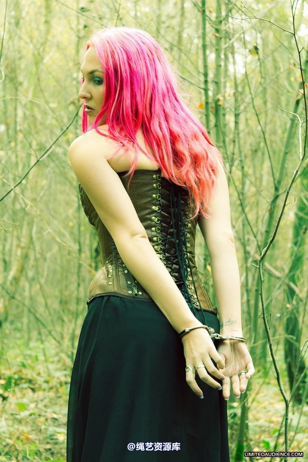 limitedaudience - 2012 elyssia cuffed in the woods 第 26 张图片