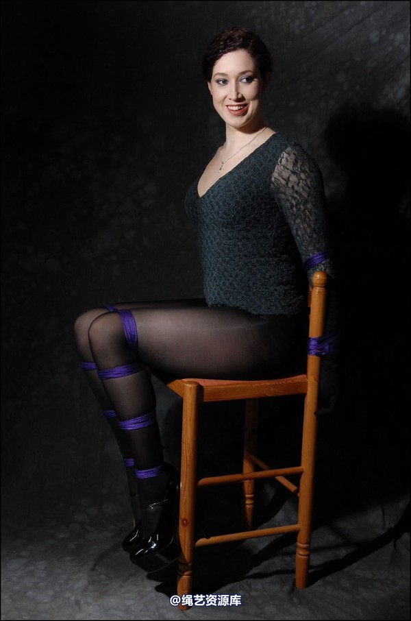 simplytied - Ebony Rose in jumper and tights 第 6 张图片