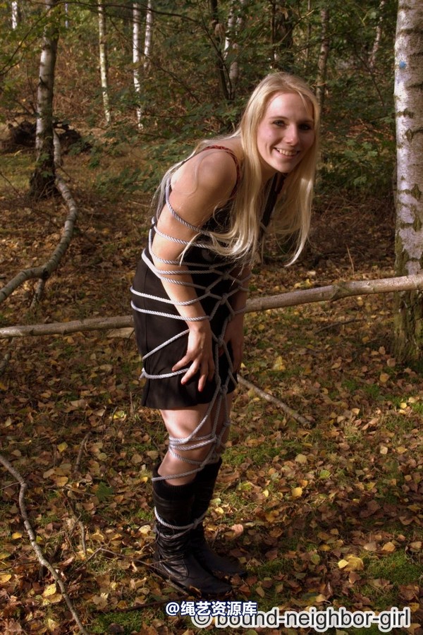 bound-neighbor-girl - Bambi - Surprised in the forest 第 29 张图片