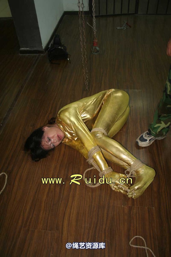 锐度主张 - 20070928第35期 影片胶衣紧缚悬吊图片 第 142 张图片