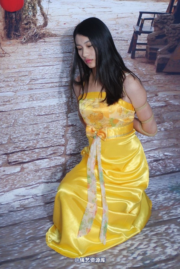 唯美之家 - 新模萧萧黄礼服 第 170 张图片