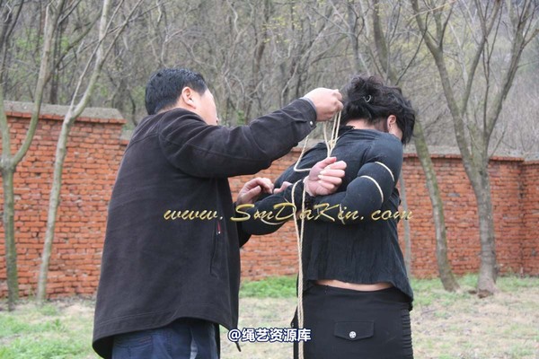 锐度主张 - 2009年第21期捆绑图（2009.4.26）3.28聚会，同好MM极限紧缚 第 20 张图片