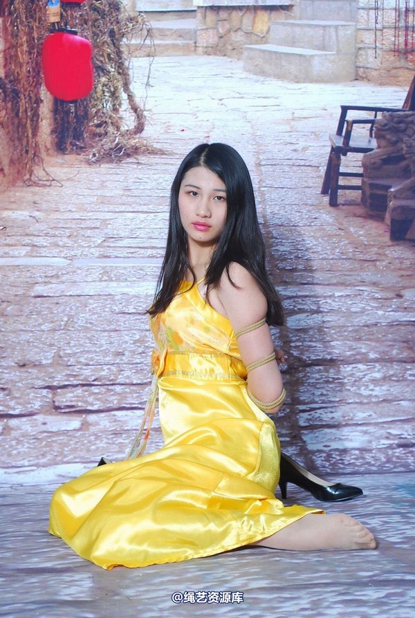 唯美之家 - 新模萧萧黄礼服 第 85 张图片