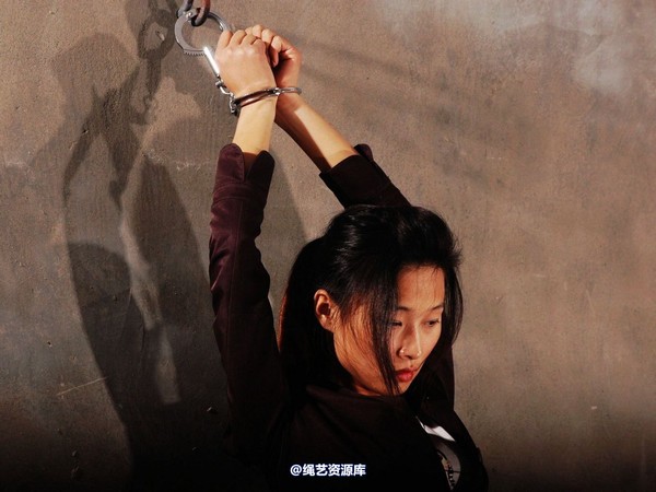 mj影视 - 倾心罪恶红唇1 第 219 张图片