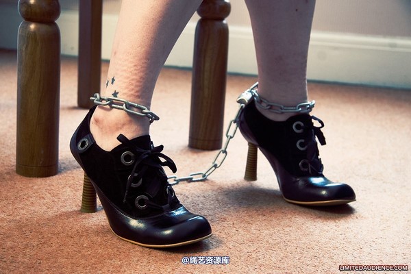limitedaudience - 2009 pepsi handcuffed and chained 第 4 张图片
