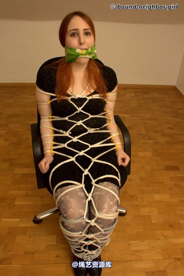 bound-neighbor-girl - Caprice - Office bondage 2 第 32 张图片