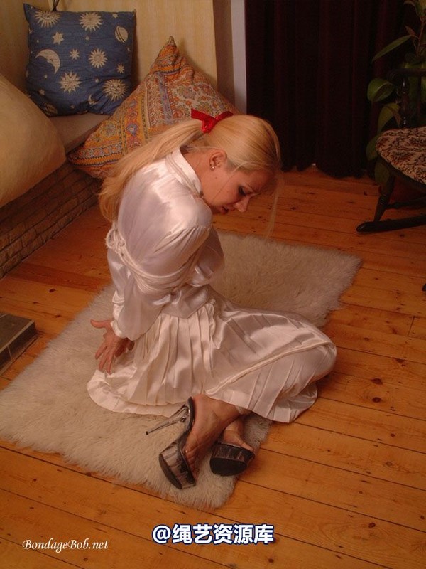 bondagebob - Petra Nights in white satin 第 22 张图片
