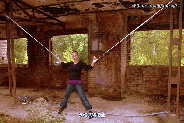 bound-neighbor-girl - Peggy - surprise in the ruins part 3 第 8 张图片