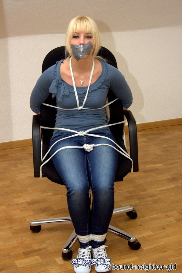 bound-neighbor-girl - Janine A - bondage games in the office 1 第 55 张图片