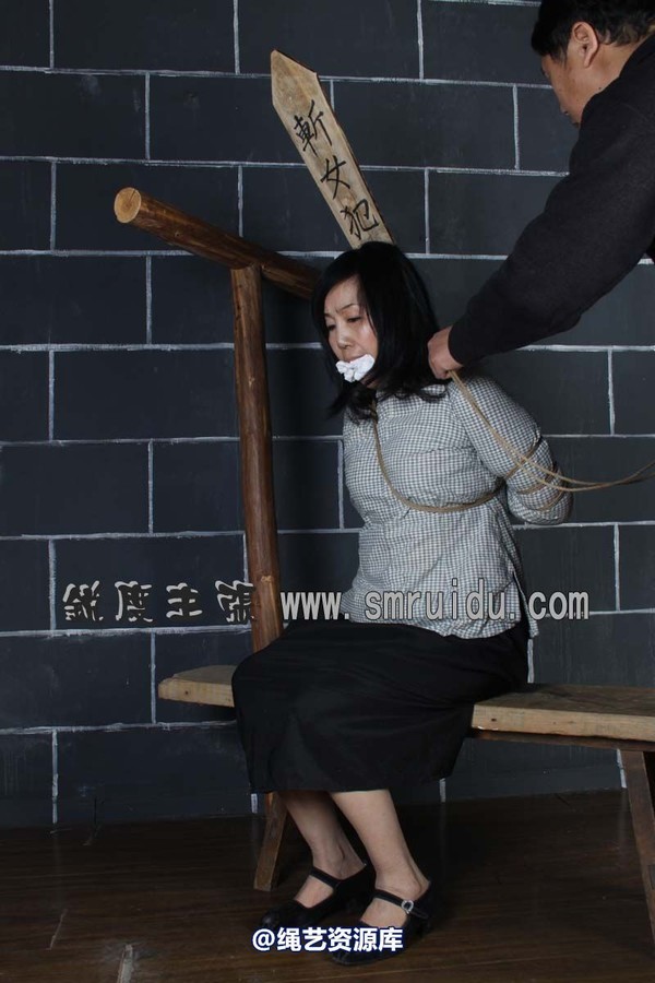 锐度主张 - 大襟衣插牌女囚模特：玉露 第 11 张图片