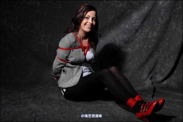 simplytied - Jinx in red shoes 第 17 张图片