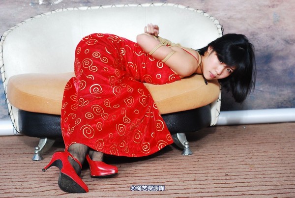 唯美之家 - 思欣红礼服 第 13 张图片