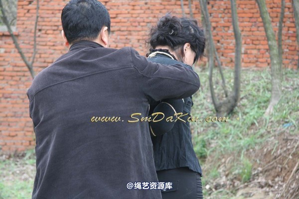 锐度主张 - 2009年第21期捆绑图（2009.4.26）3.28聚会，同好MM极限紧缚 第 3 张图片