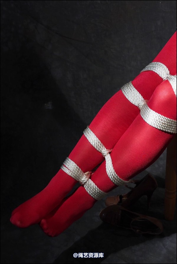 simplytied - She wanted to wear red tights 第 45 张图片
