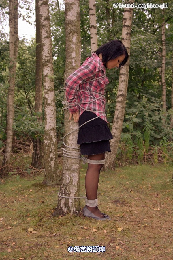bound-neighbor-girl - Nadine - Adventure in the woods part 1 第 47 张图片