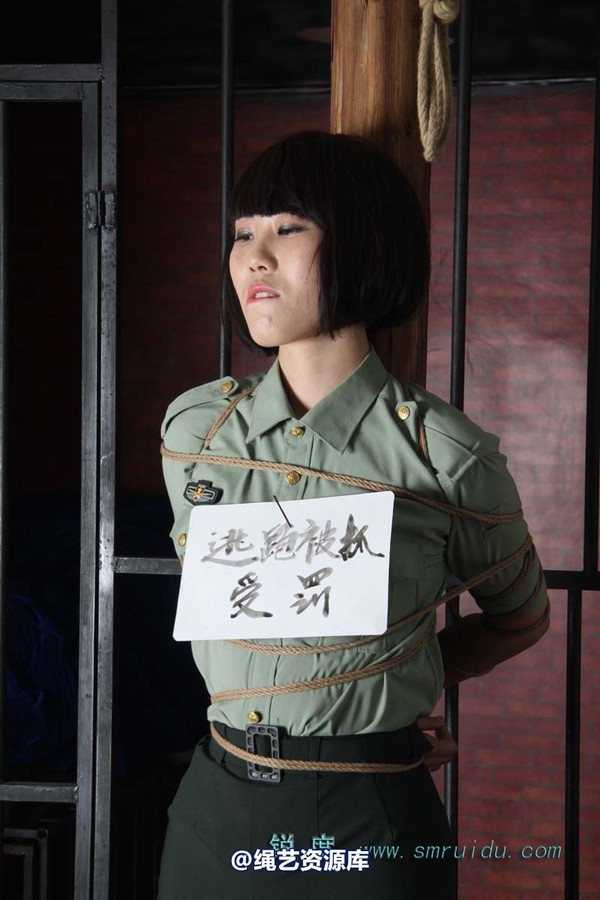 锐度主张 - 制服柱绑模特：碧菡 第 1 张图片