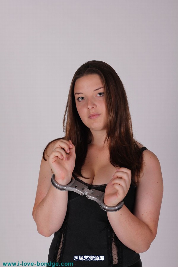 girlsinsteel - Hot girl handcuffed 第 9 张图片