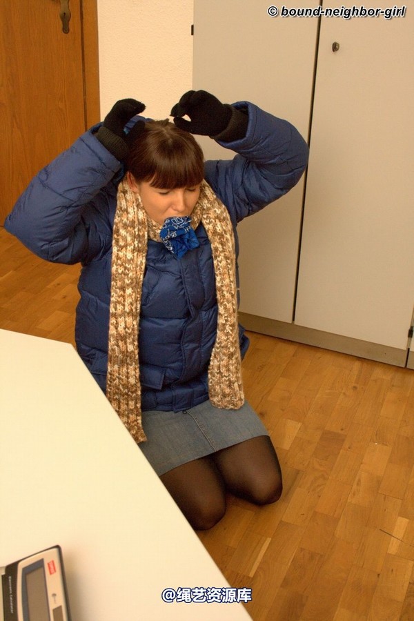 bound-neighbor-girl - Susan - Tied up in winter clothes 1 第 4 张图片