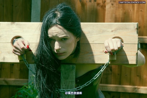 limitedaudience - 2011 rebekka raynor on public display 2 第 18 张图片