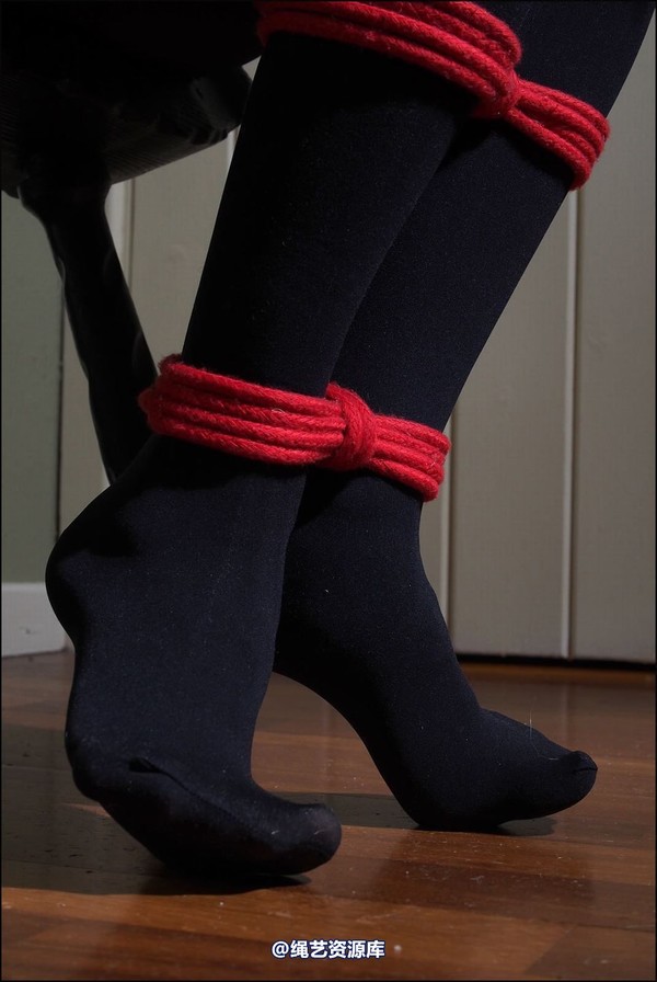 simplytied - Fawnya in red shoes 第 24 张图片