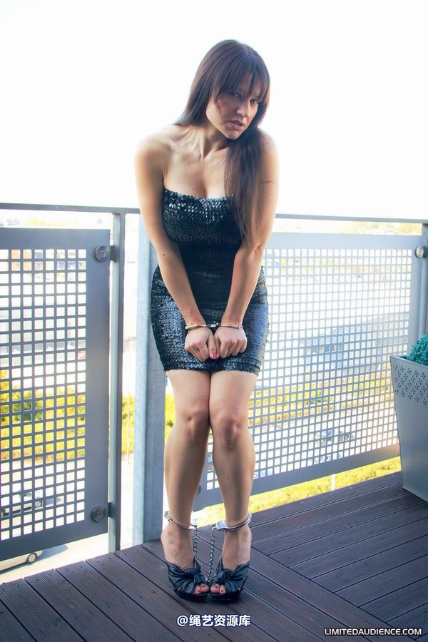 limitedaudience - 2011 sapphire handcuffed on balcony 第 7 张图片