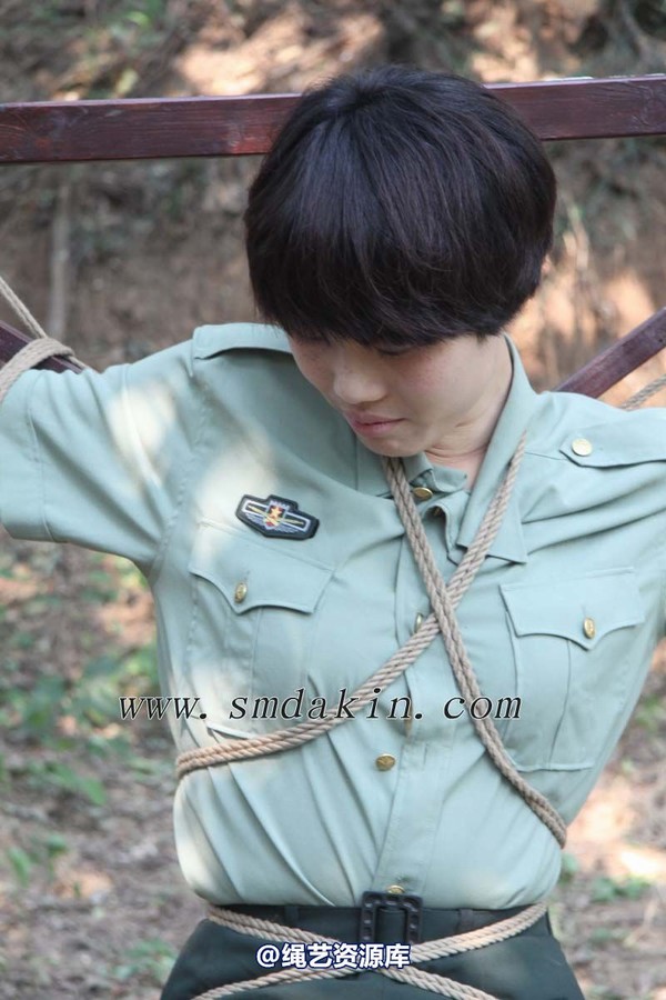 锐度主张 - 第六届锦绣江南-军服老虎凳模特：碧菡 第 28 张图片