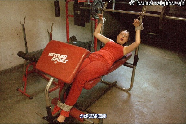 bound-neighbor-girl - Leonie must do fitness 第 9 张图片